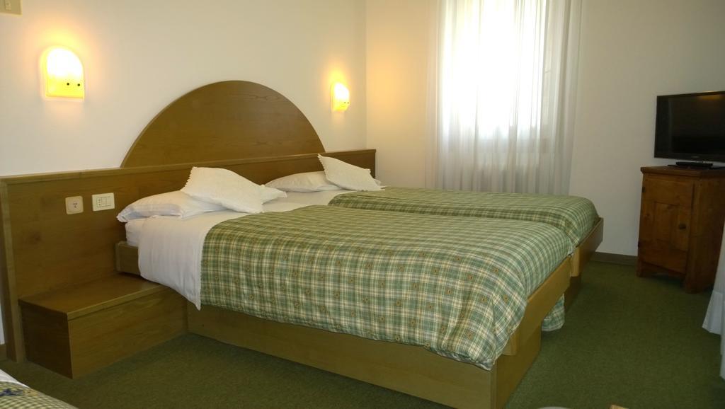 La Felce Bed & Breakfast Carisolo Quarto foto