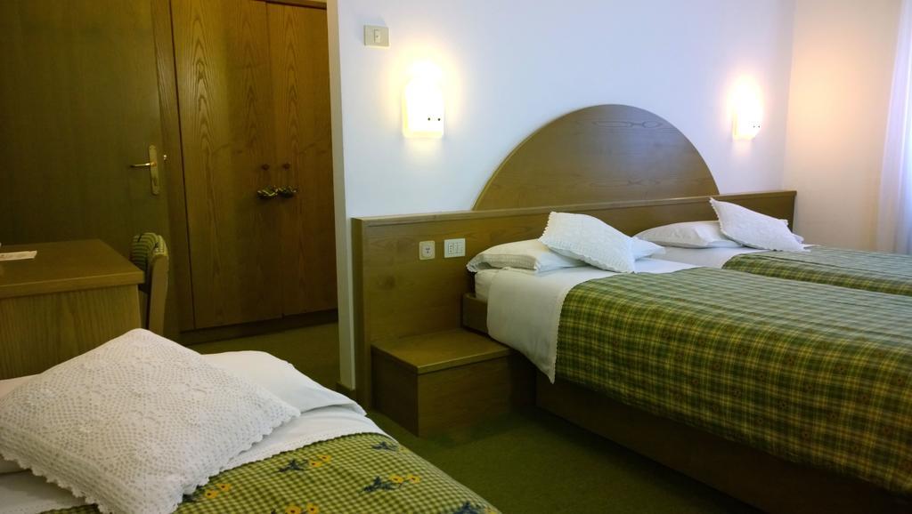 La Felce Bed & Breakfast Carisolo Quarto foto
